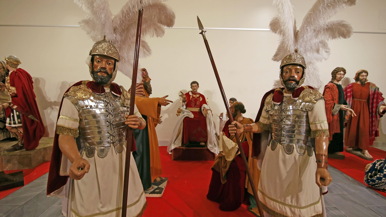 Imágenes de la magna exposición de las cofradías en Los Claustros