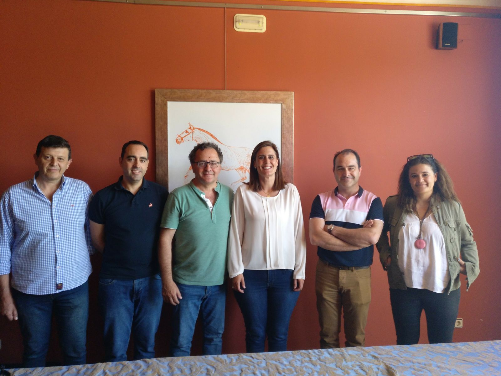 Cristina Piernagorda y Ramón Martín, con varios concejales.