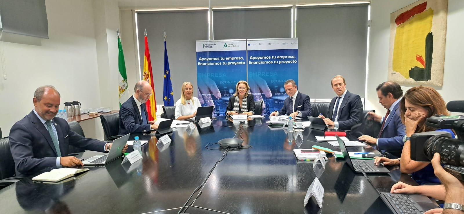 Consejor rector de Andalucía Trade, presidido por la consejera de Economía, Carolina España