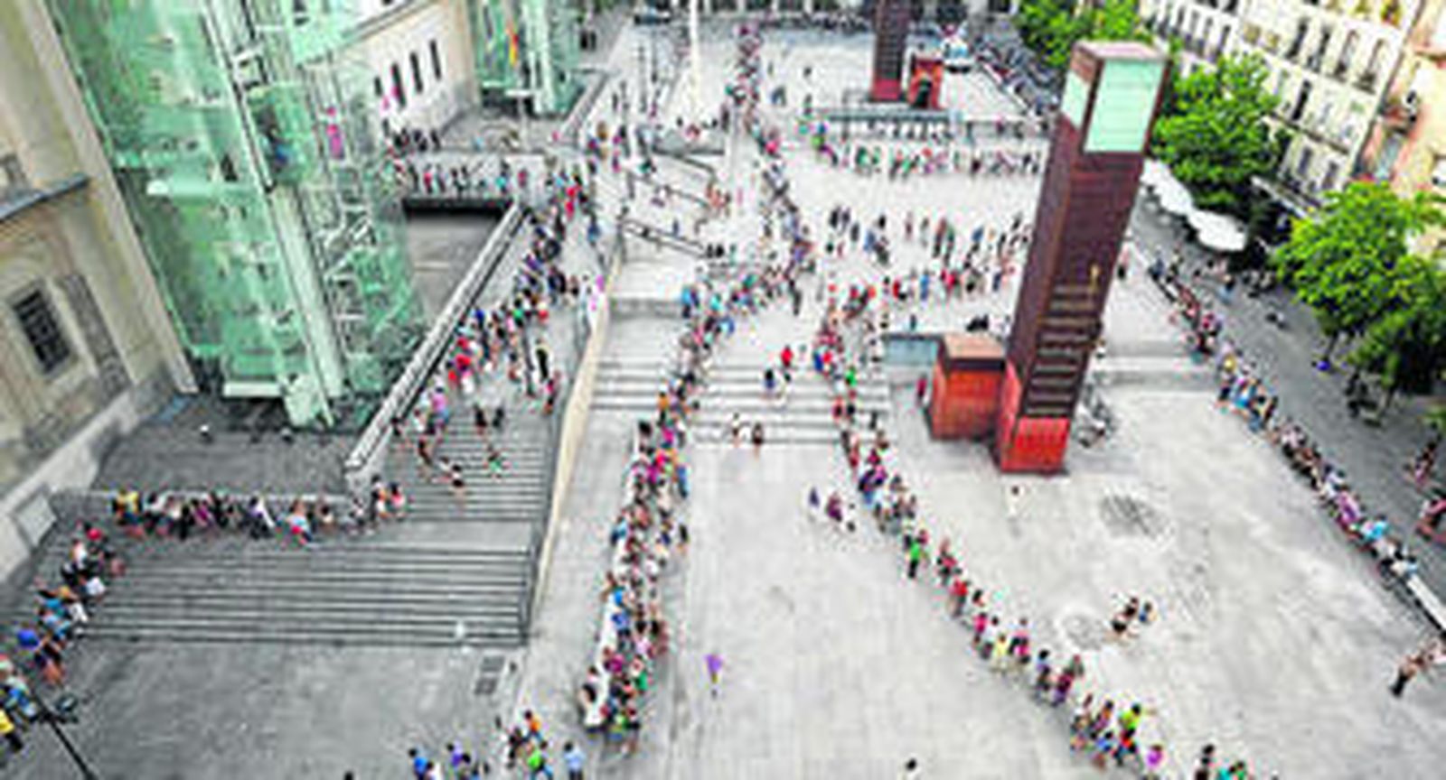 Colas de visitantes en la última jornada de la exposición en el Reina Sofía, el pasado 2 de septiembre.