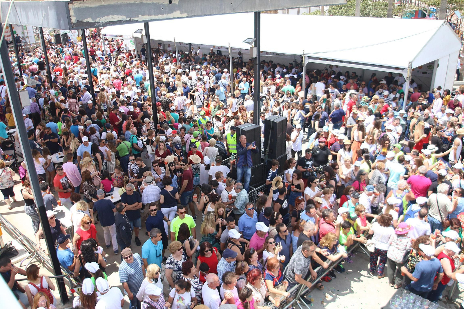 Fotogalería del récord Guinnes del gazpacho más grande del mundo