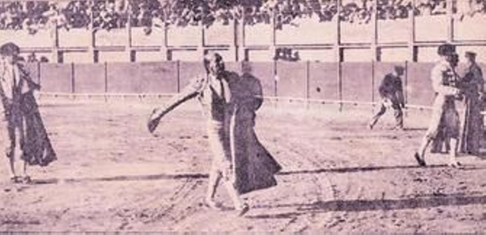 Ignacio Sánchez Mejías en el ruedo de la plaza de toros de Cádiz la tarde en que volvió a los ruedos, hace 75 años, el 15 de julio de 1934.