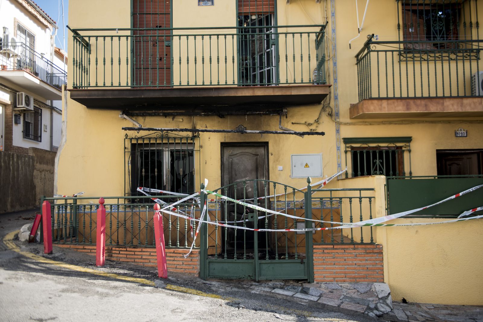 Imágenes de un fin de semana de tiros, muerte e incendios en Pinos Puente (Granada)
