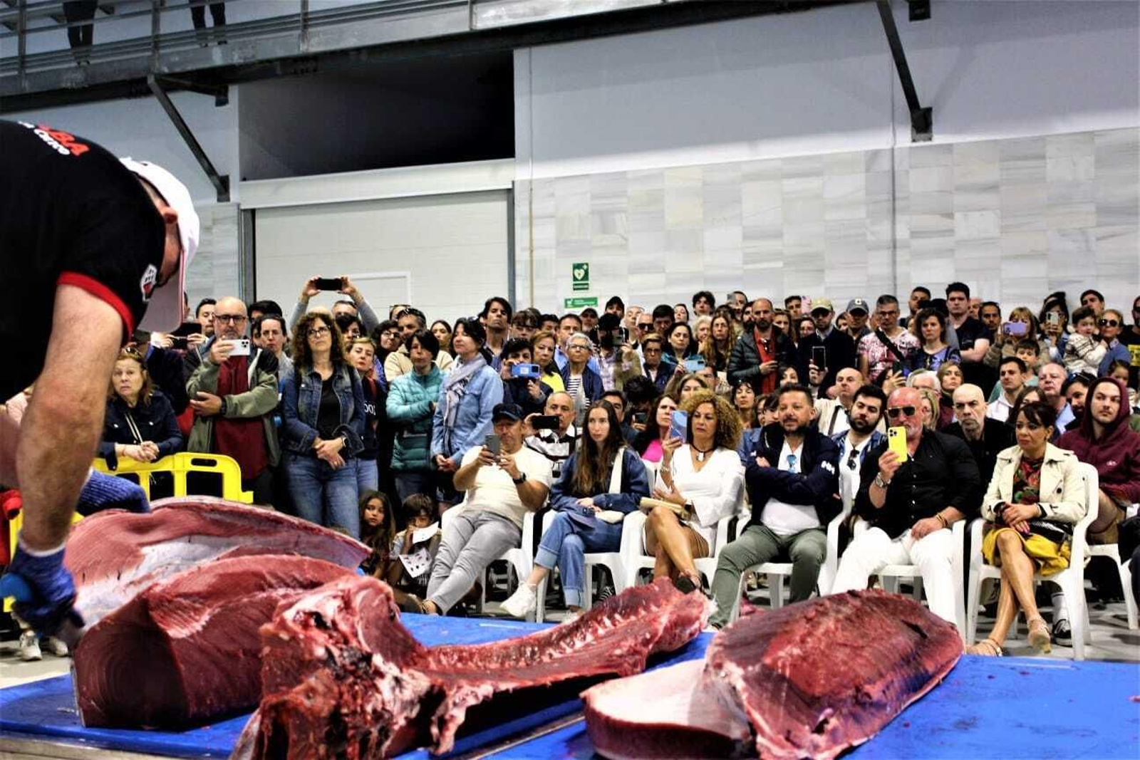 La Feria del Atún de Barbate 2024, en imágenes: ronqueo y showcooking entre tapas del mejor atún
