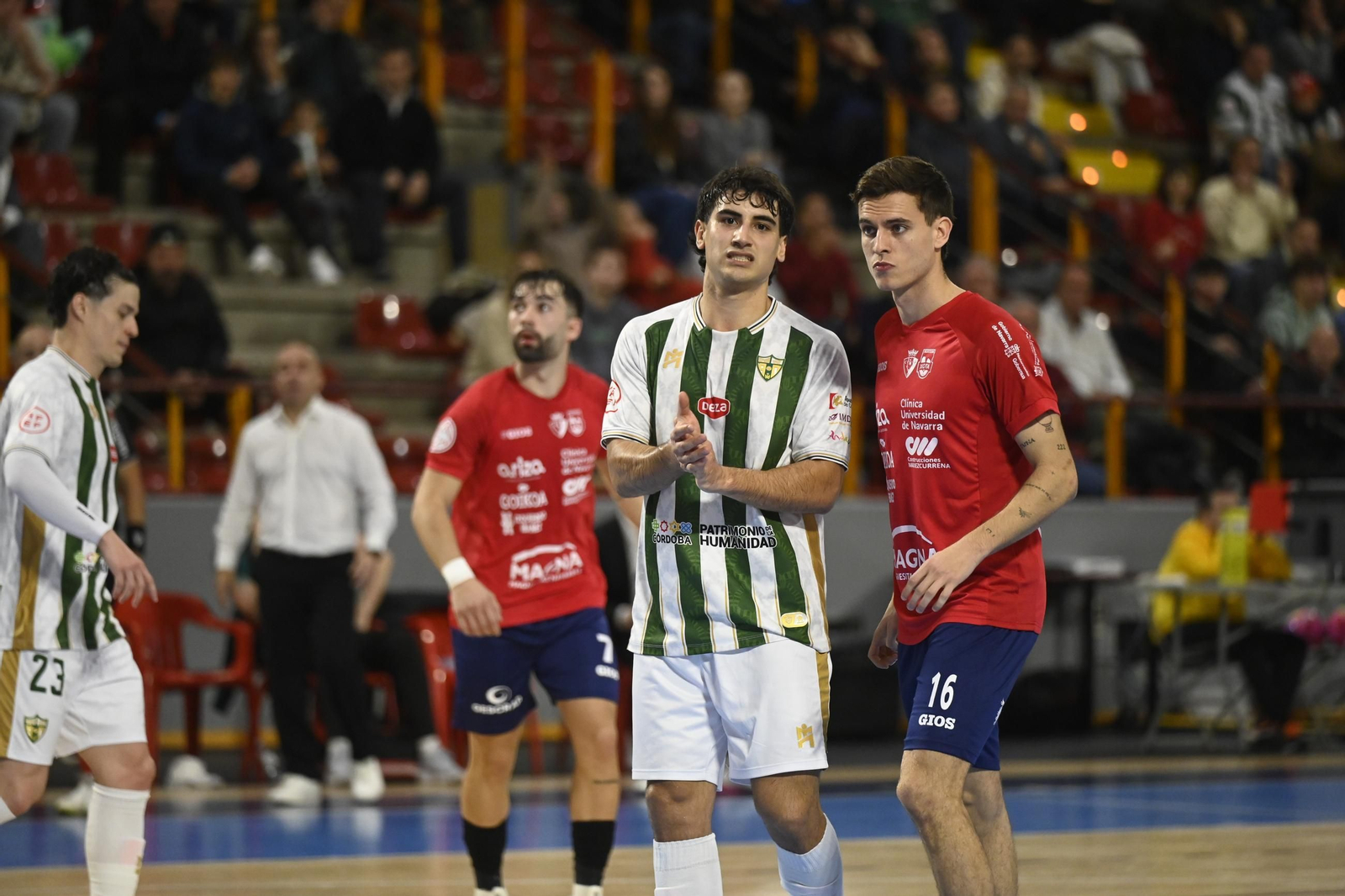 Las mejores fotos del ambiente en Vista Alegre para el Córdoba Futsal - Osasuna Magna