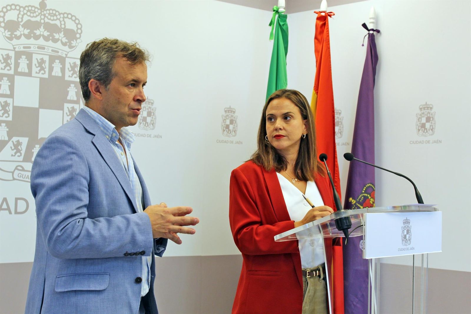 Imagen de archivo del alcalde de Jaén, Julio Millán, y la concejala de Asuntos Sociales, Ángeles Díaz.