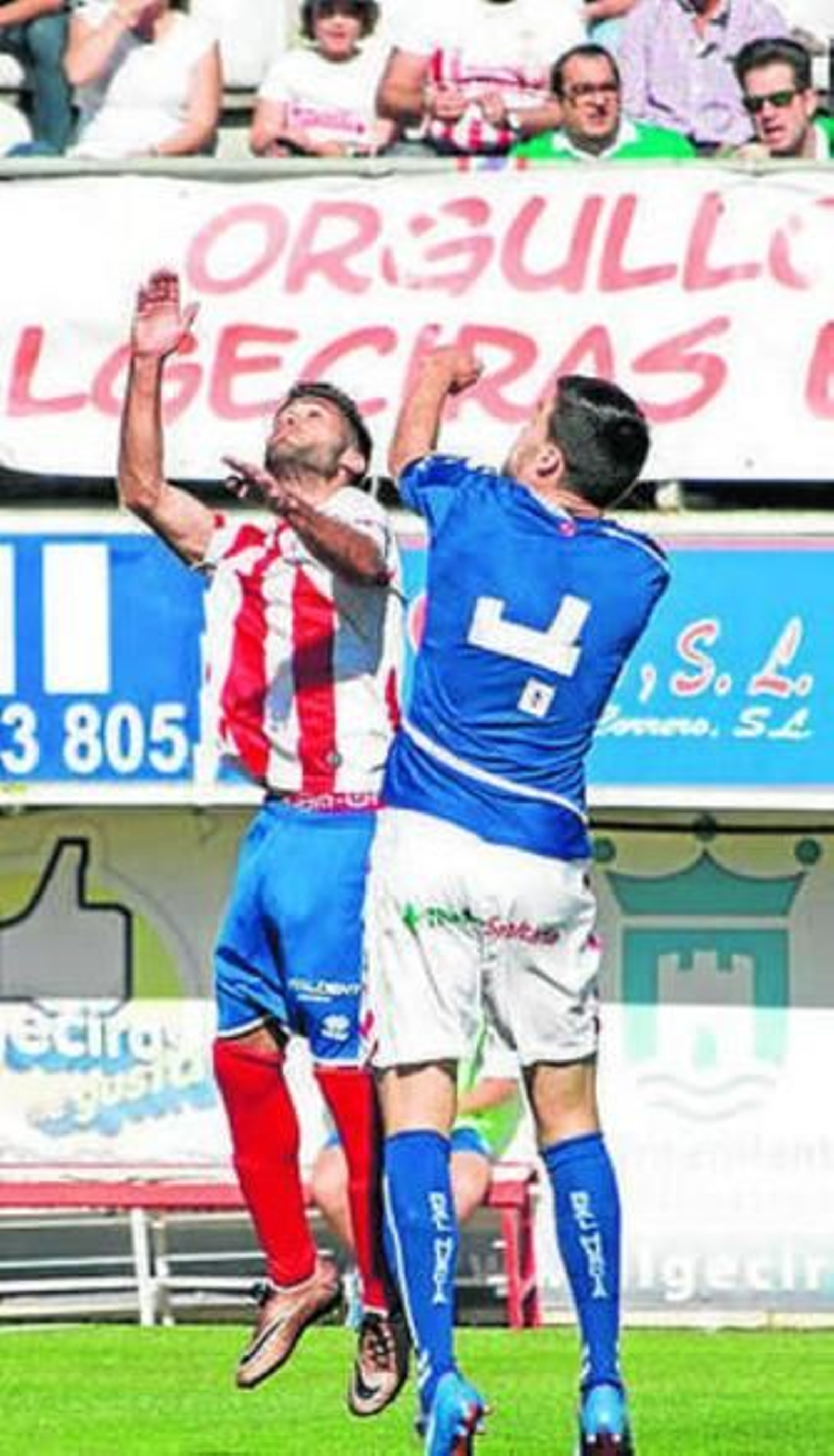 Joselu llora desconsolado con Cristian Arco intentando consolarle.