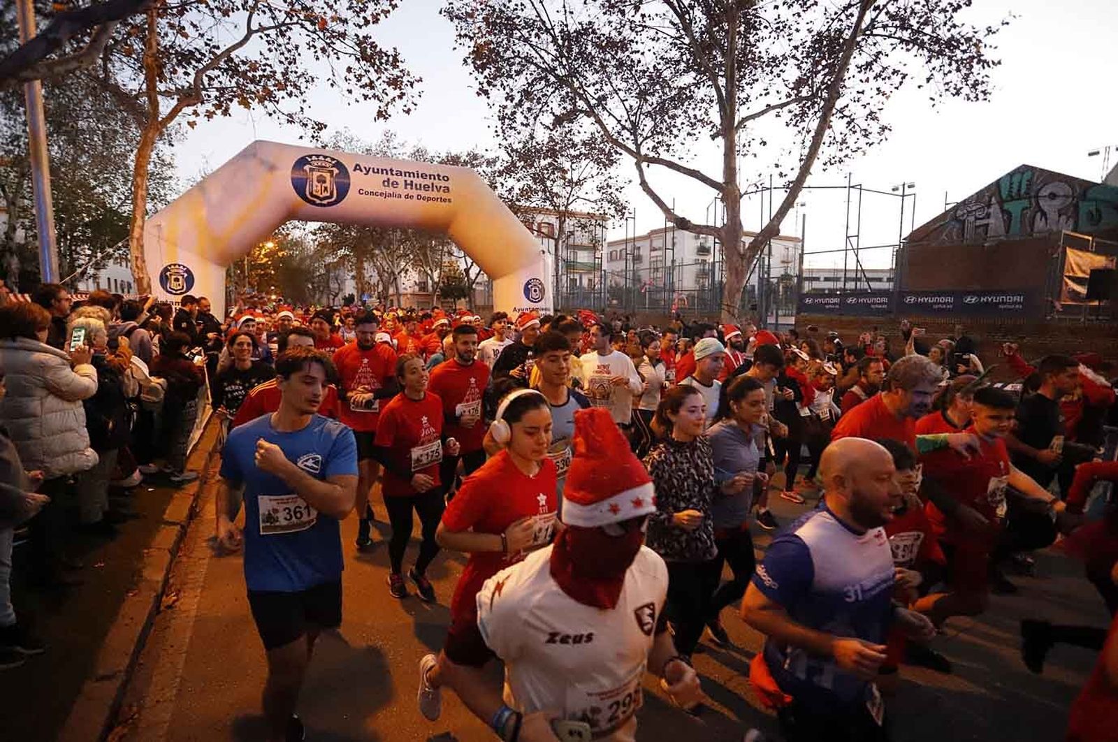 Imágenes de la carrera de San Silvestre en Huelva