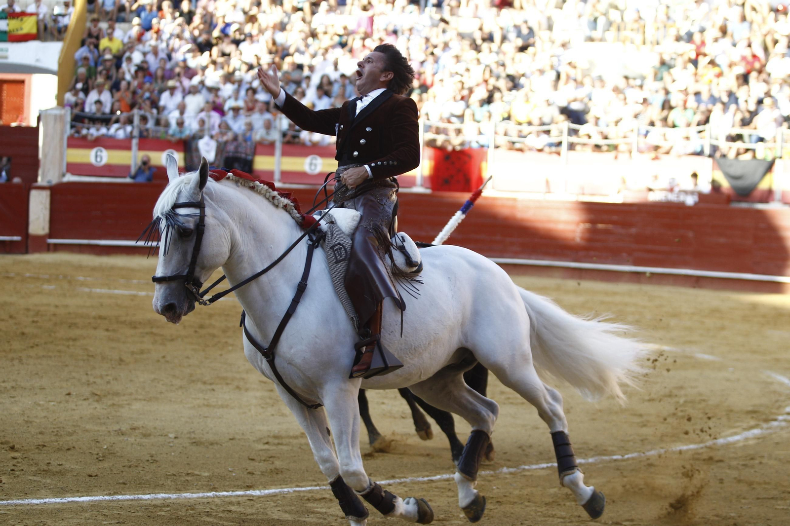 Las mejores imágenes de la corrida de toros de Diego Ventura, Talavante y Pablo Aguado, en Almería