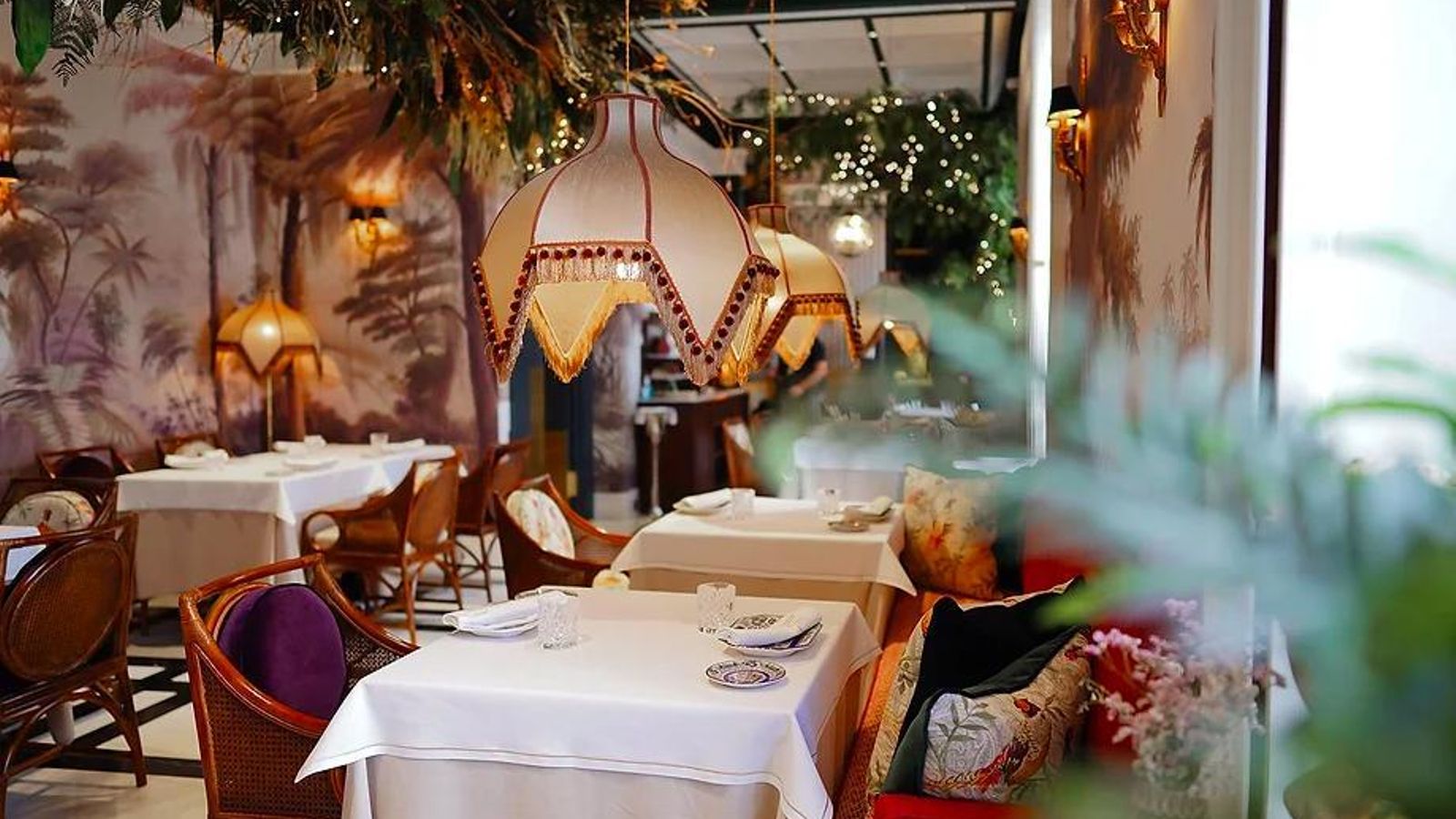 Restaurante T22, en Hotel Casa Palacio María Luisa. Restaurante T22, en Hotel Casa Palacio María Luisa.
