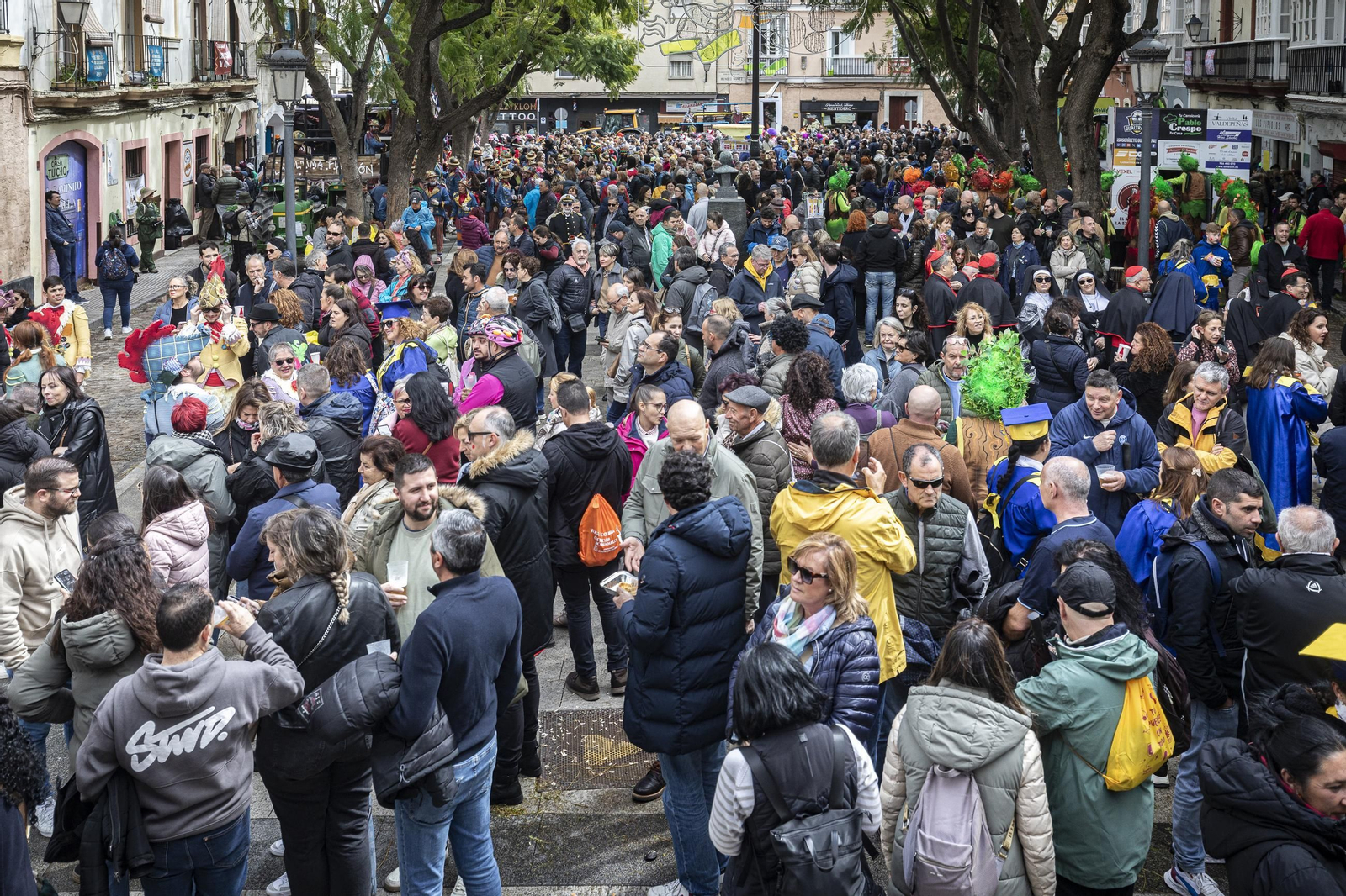 Las imágenes del segundo sábado de Carnaval de Cádiz 2025: Carrusel de coros bajo la lluvia