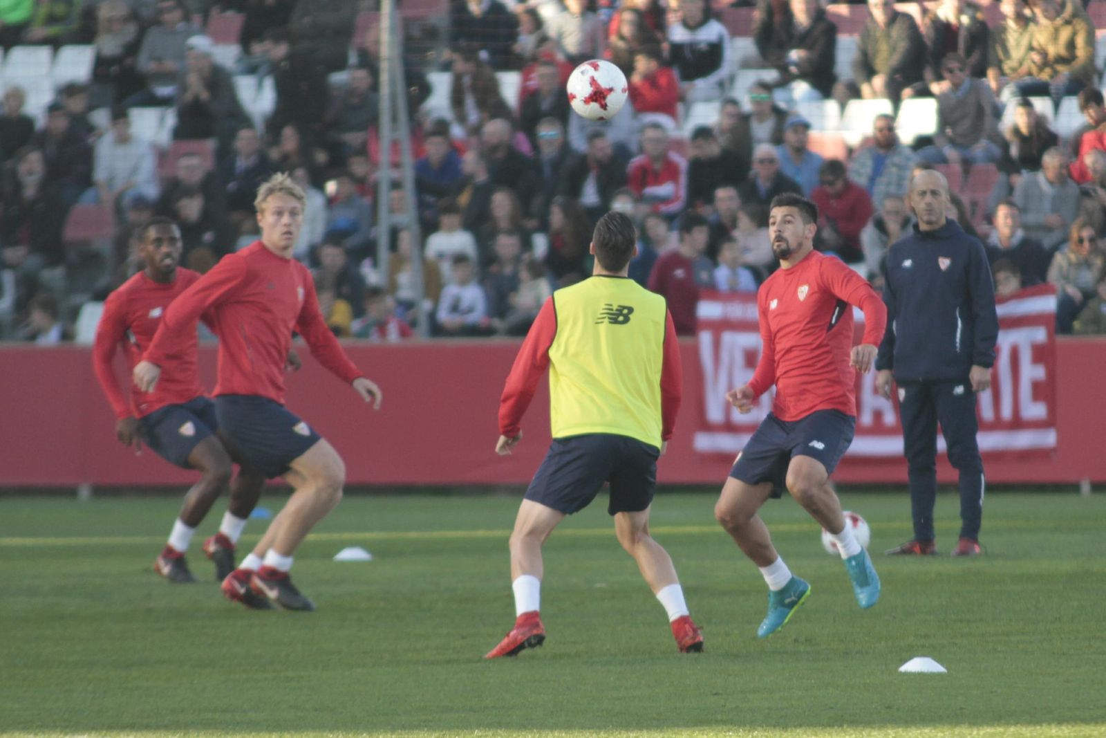 El entrenamiento del Sevilla a puerta abierta