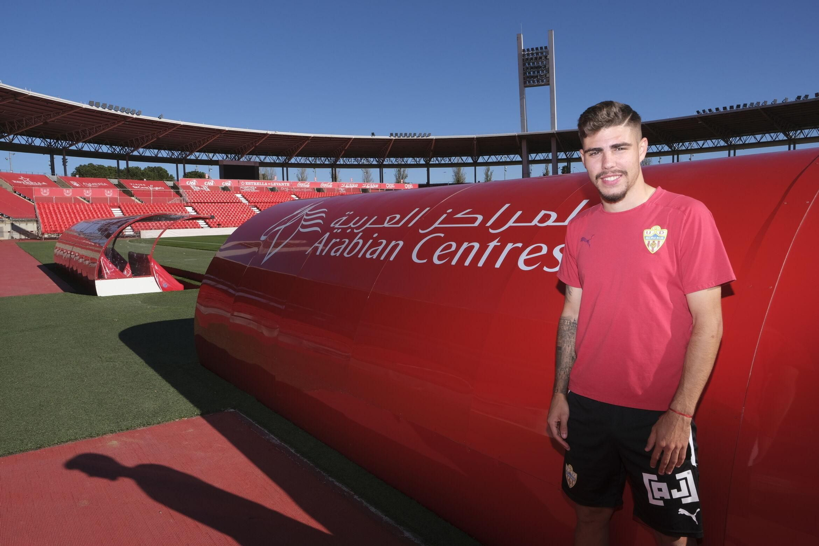 Alejandro Pozo posa en el estadio de los Juegos del Mediterráneo.