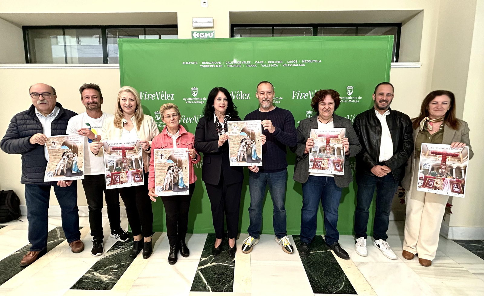 Presentación de las Cruces de Mayo y el Desfile Legado de Reyes en Vélez