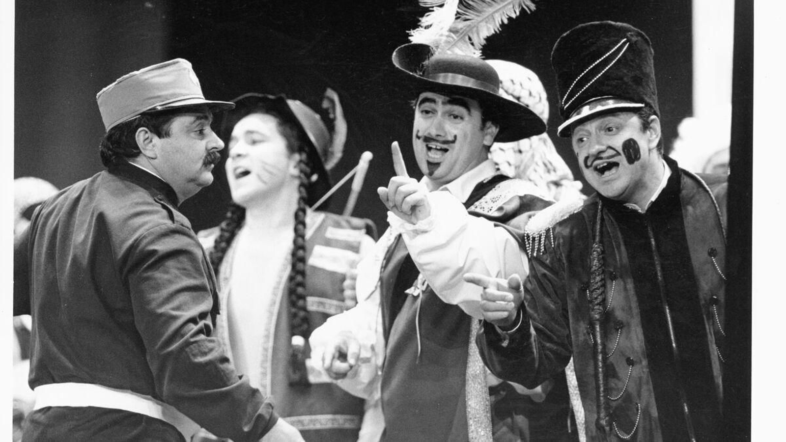 Un momento de la actuación de la comparsa 'El bache' en el Concurso de 1993.