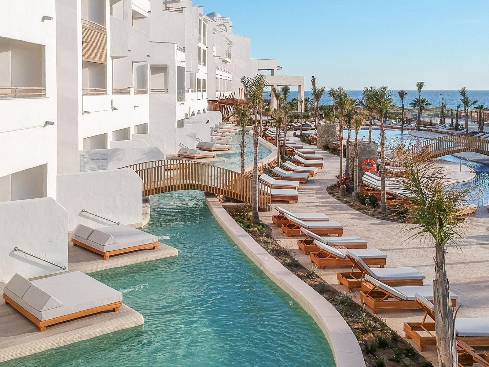 Habitaciones 'swin up', con acceso directo a piscina.