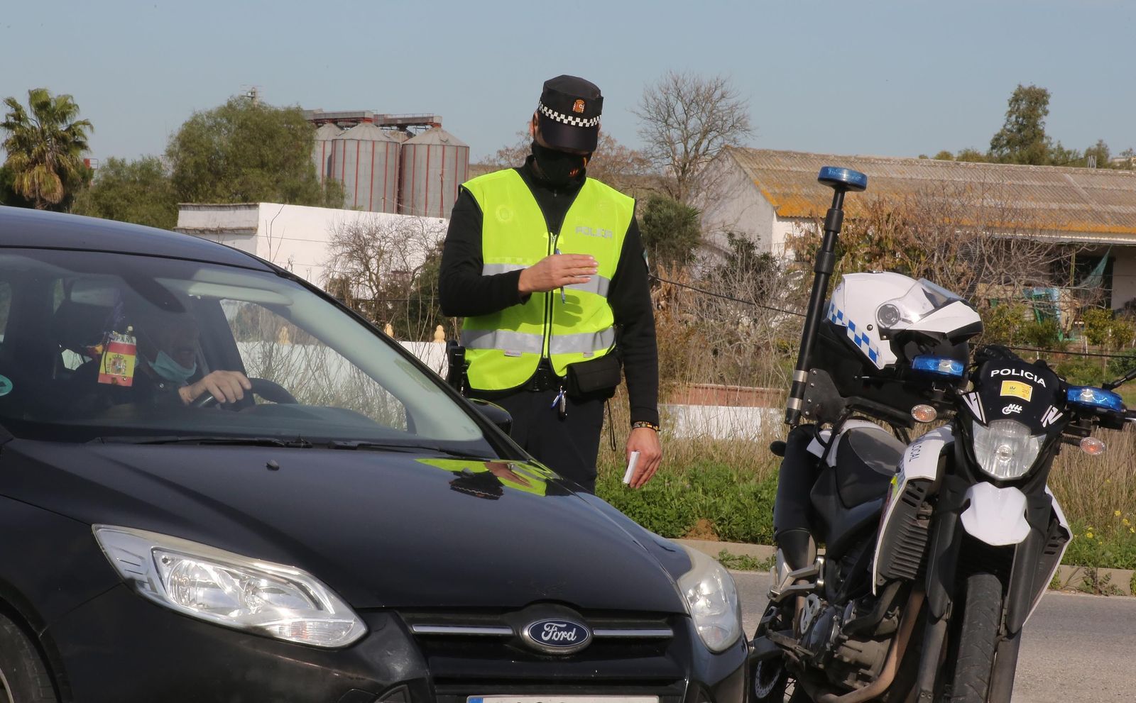 Coronavirus: Controles de la Policía Local a la entrada a Jerez desde Sanlúcar