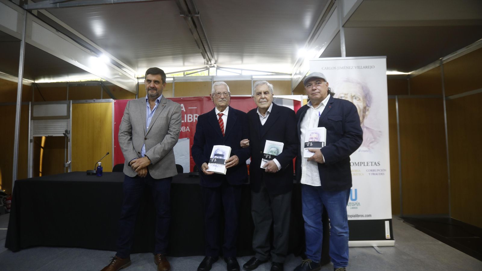 Ramón Hernández, Francisco Moreno, Carlos jiménez Villarejo y Rikardo, antes de la presentación.