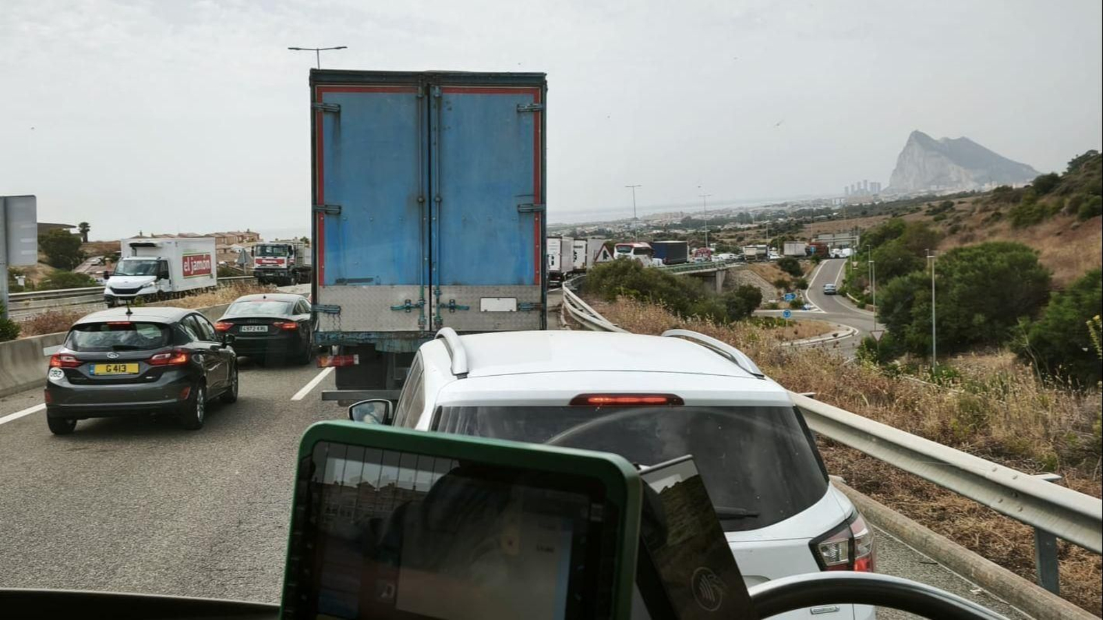 La Línea, colapsada por la huelga del metal: los piquetes bloquean los accesos y dejan la ciudad incomunicada. La Línea, colapsada por la huelga del metal: los piquetes bloquean los accesos y dejan la ciudad incomunicada.