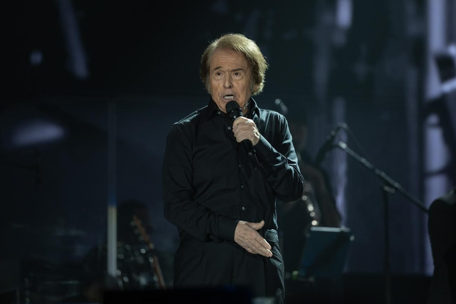 Así se disfruta en Jaén del concierto de Raphael, "Raphaelísimo"