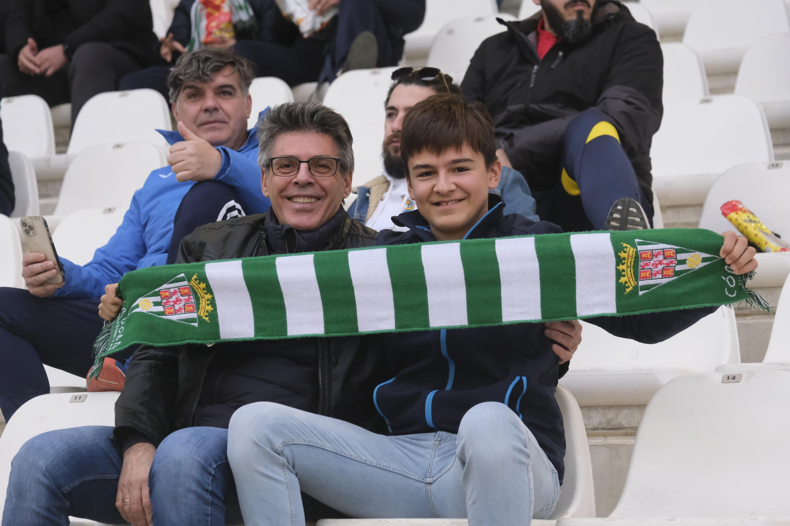 Las imágenes del ambiente en El Arcángel para el Córdoba CF - Balona