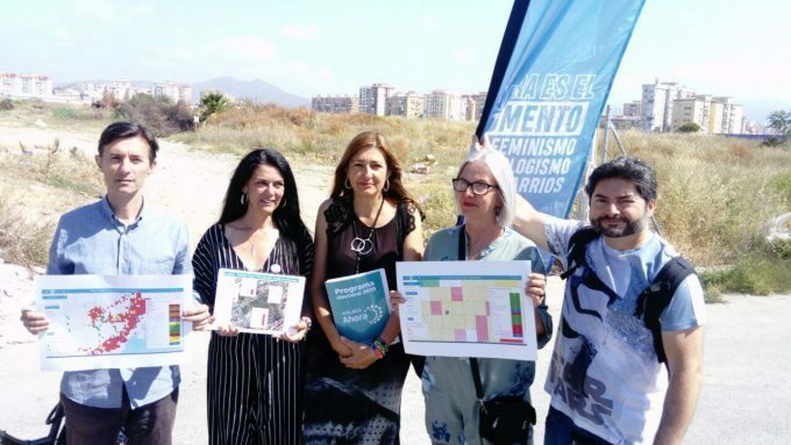 Integrantes de Málaga Ahora, en los antiguos suelos de Repsol.