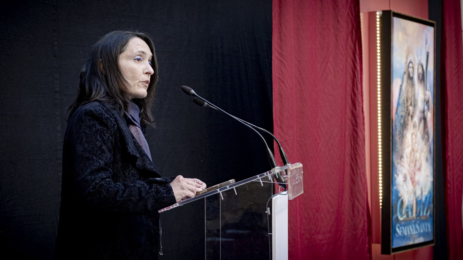 Las imágenes de la presentación del cartel y pregonero de la Semana Santa de Cádiz 2025