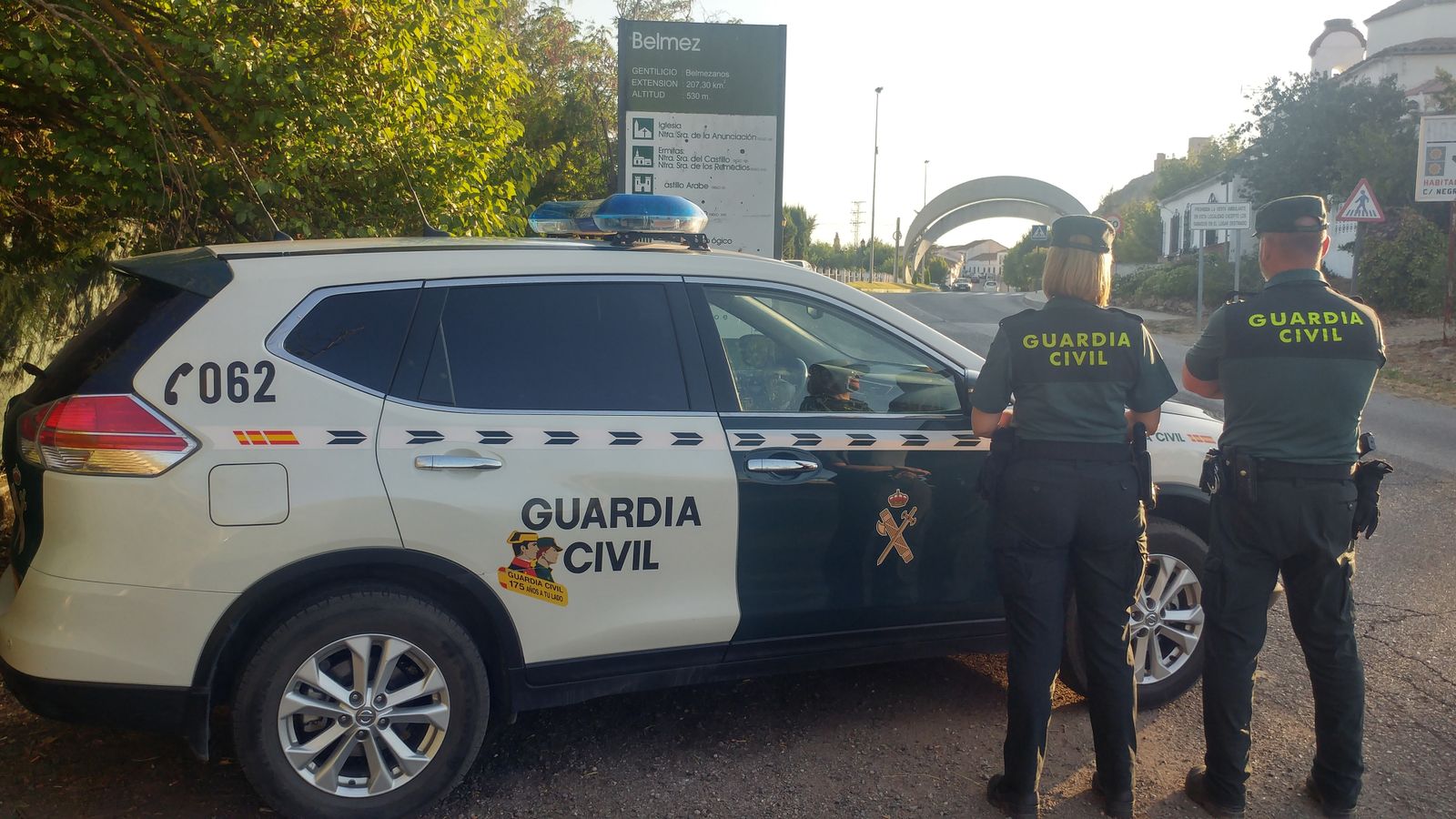 Agentes de la Guardia Civil en el puesto de Belmez.