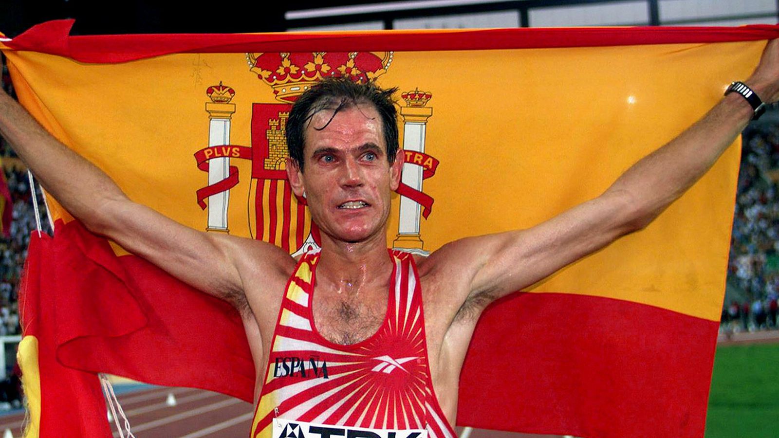Abel Antón celebra el triunfo en la Maratón del Mundial de Atletismo de Sevilla '99.