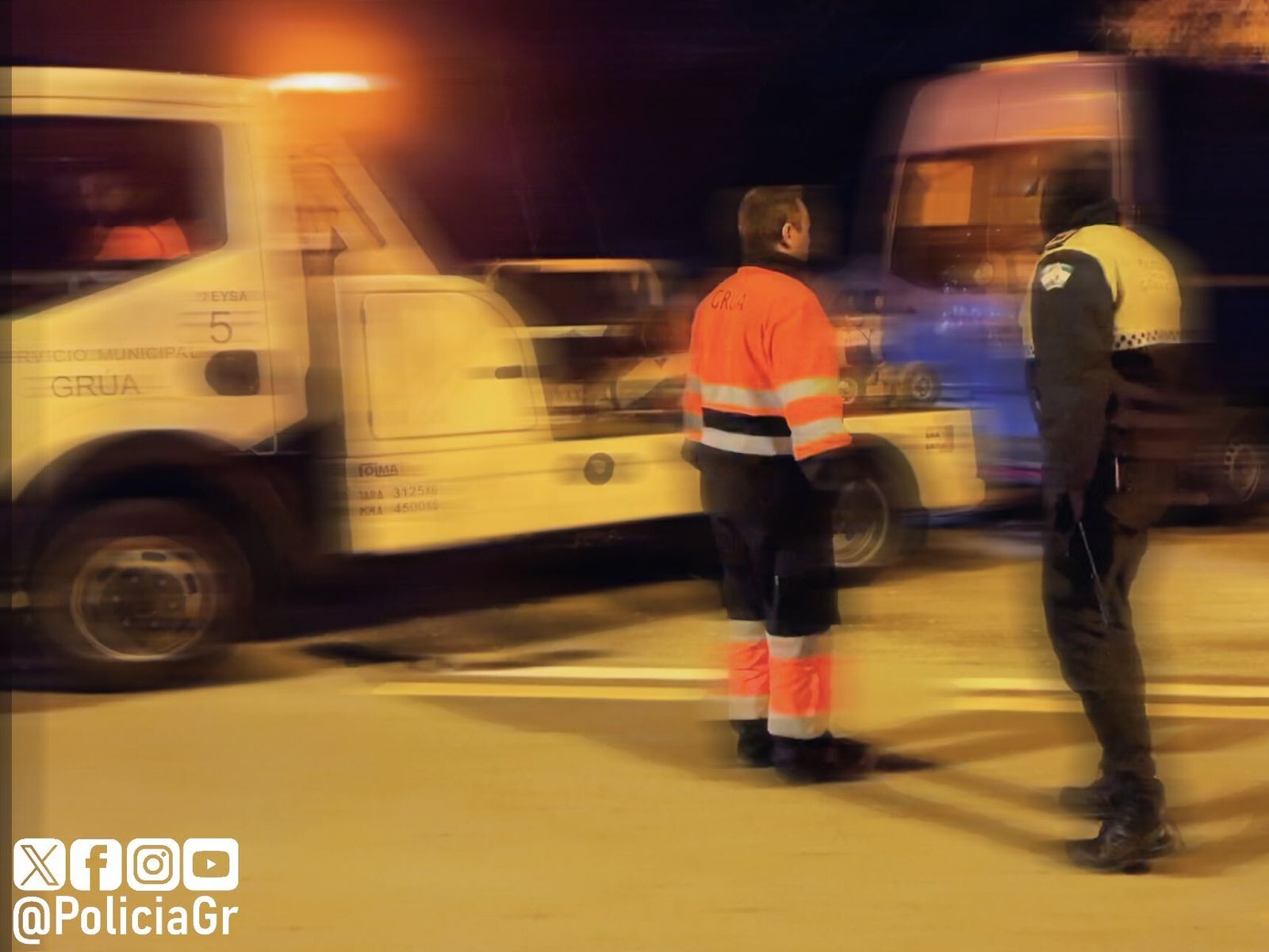 Imagen difundida por la Policía Local de la retirada de vehículos.