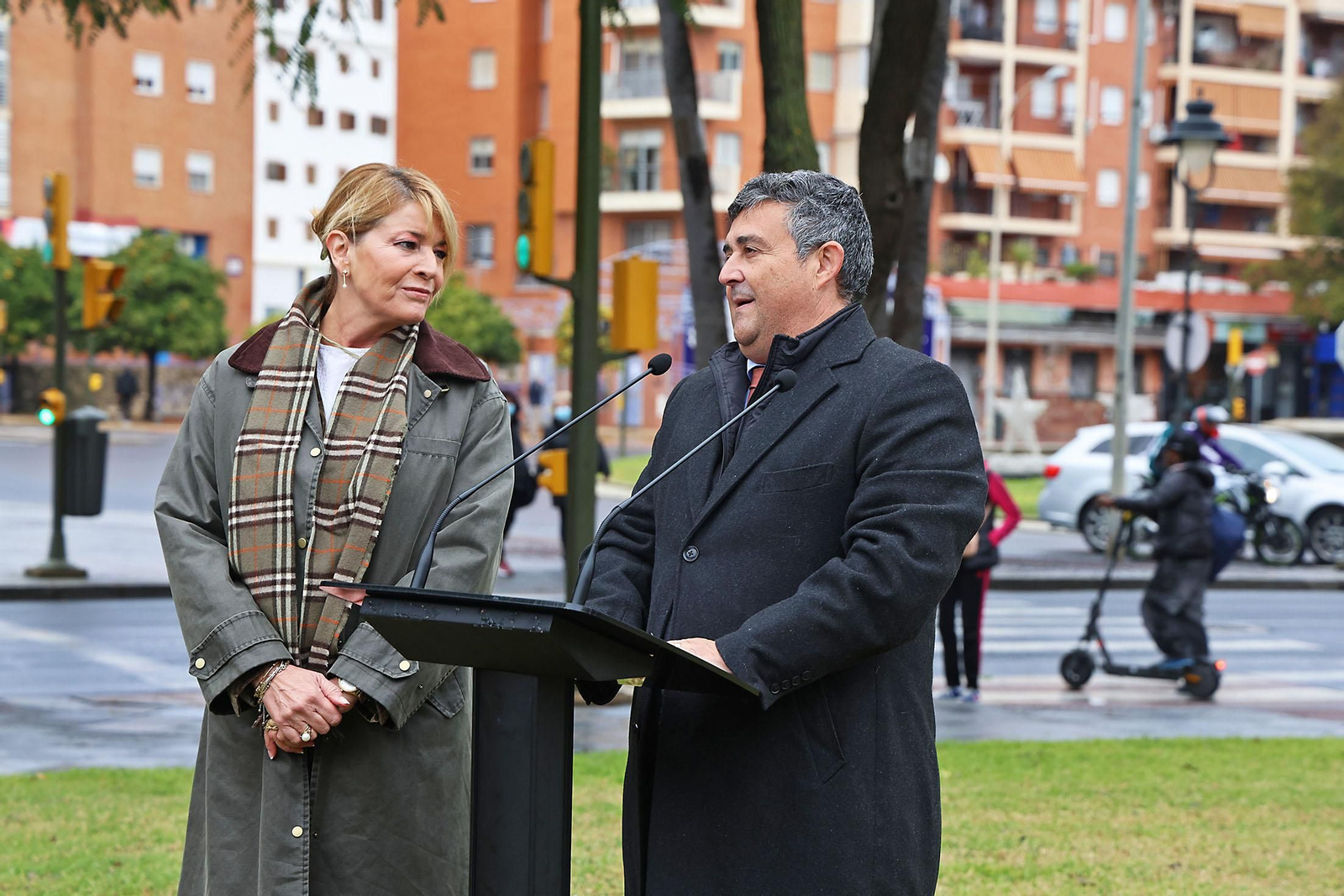 Descubren un azulejo conmemorativo del Día de la Bandera de Andalucía