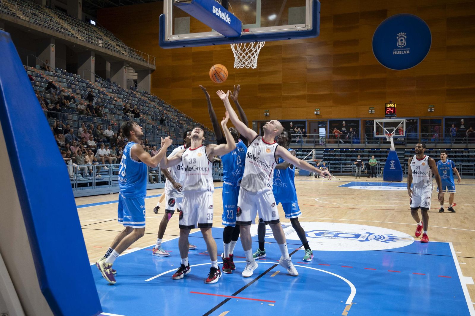 Imágenes del partido entre el Ciudad de Huelva y Biele ISB