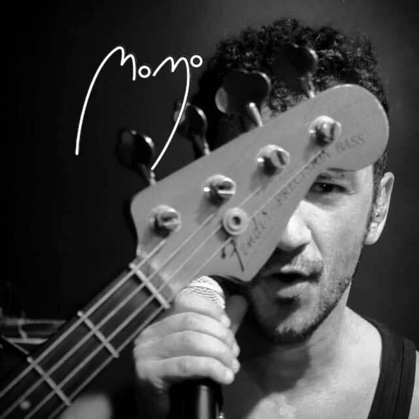 Momo Cortés rinde tributo a Queen.