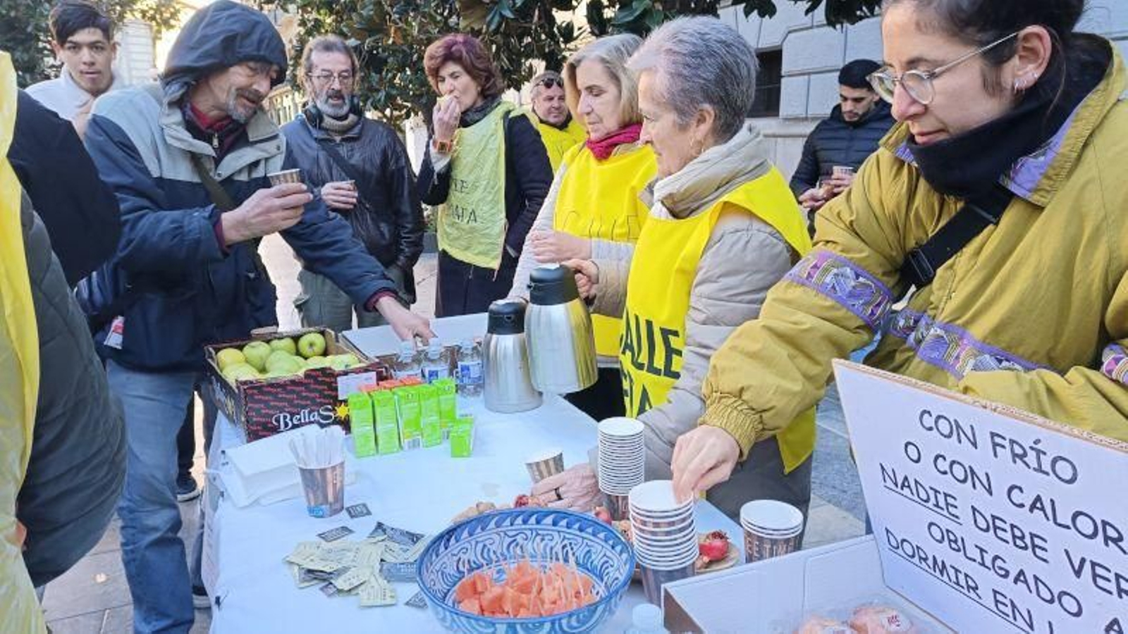 La Calle Mata exige ayudas dignas para los sin techo en Granada con un "desayuno reivindicativo" La Calle Mata exige ayudas dignas para los sin techo en Granada con un "desayuno reivindicativo"