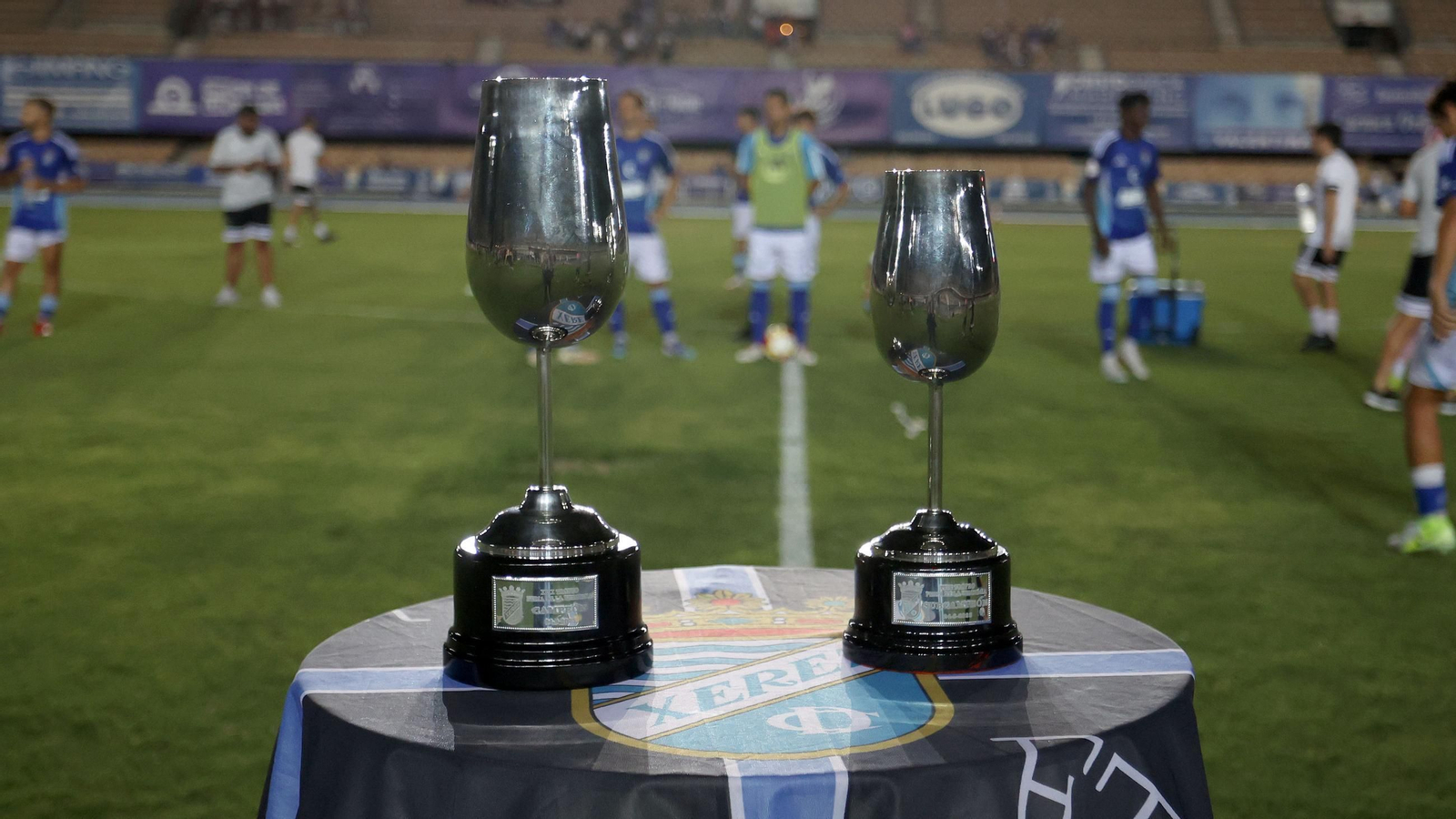 Imágenes del Trofeo Feria de la Vendimia entre el Xerez CD y el Juventud Torremolinos en Chapín