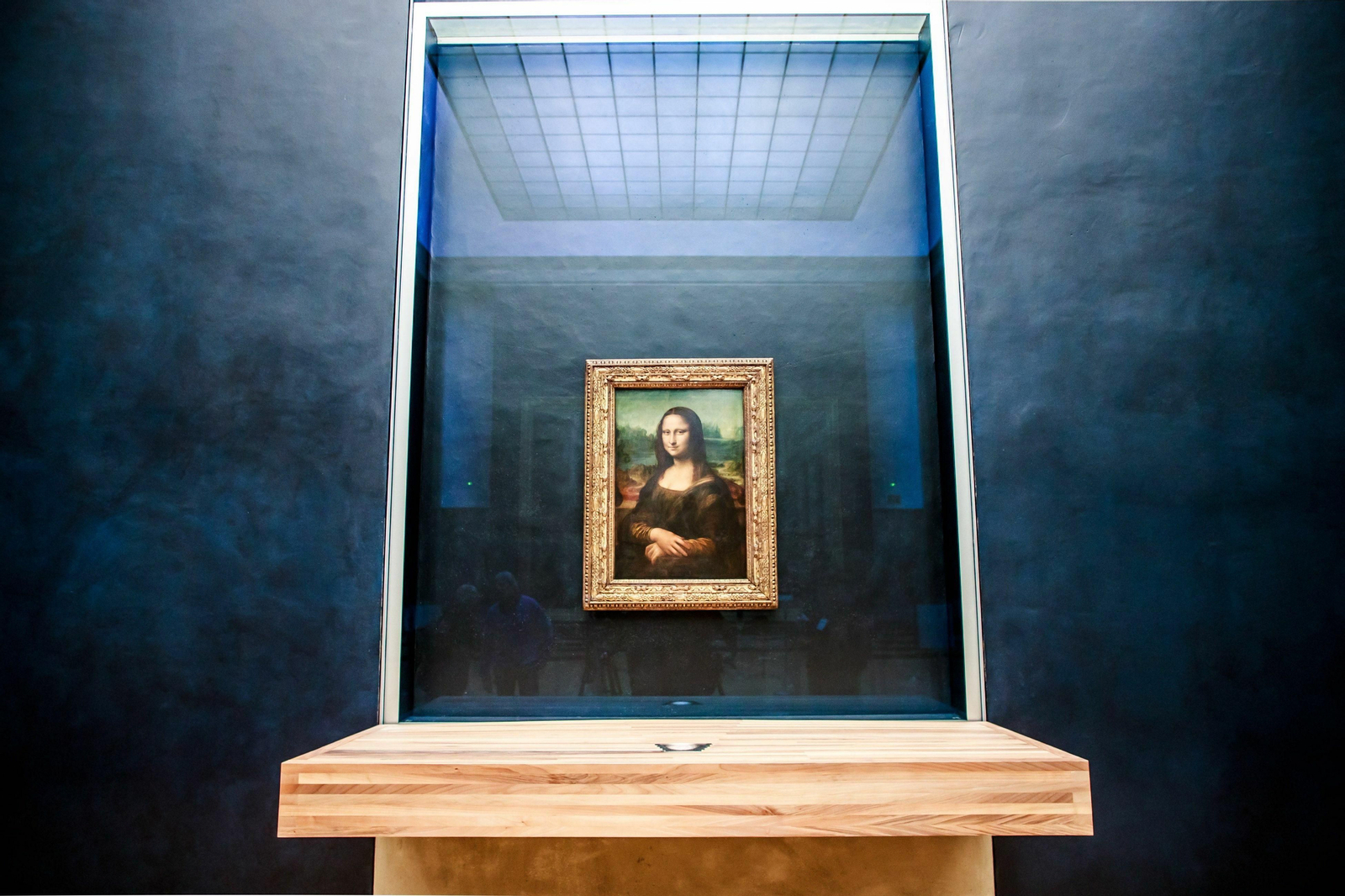 La 'Mona Lisa' de Leonardo da Vinci, en la renovada sala en la que se expone en el Museo del Louvre.
