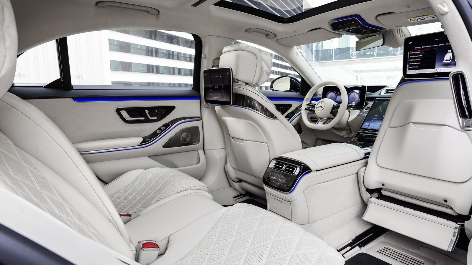 Espacio, confort, seguridad... y mucha tecnología se dan cita en el Mercedes Clase S pero, muy especialmente, volcados hacia los ocupantes de las plazas traseras.