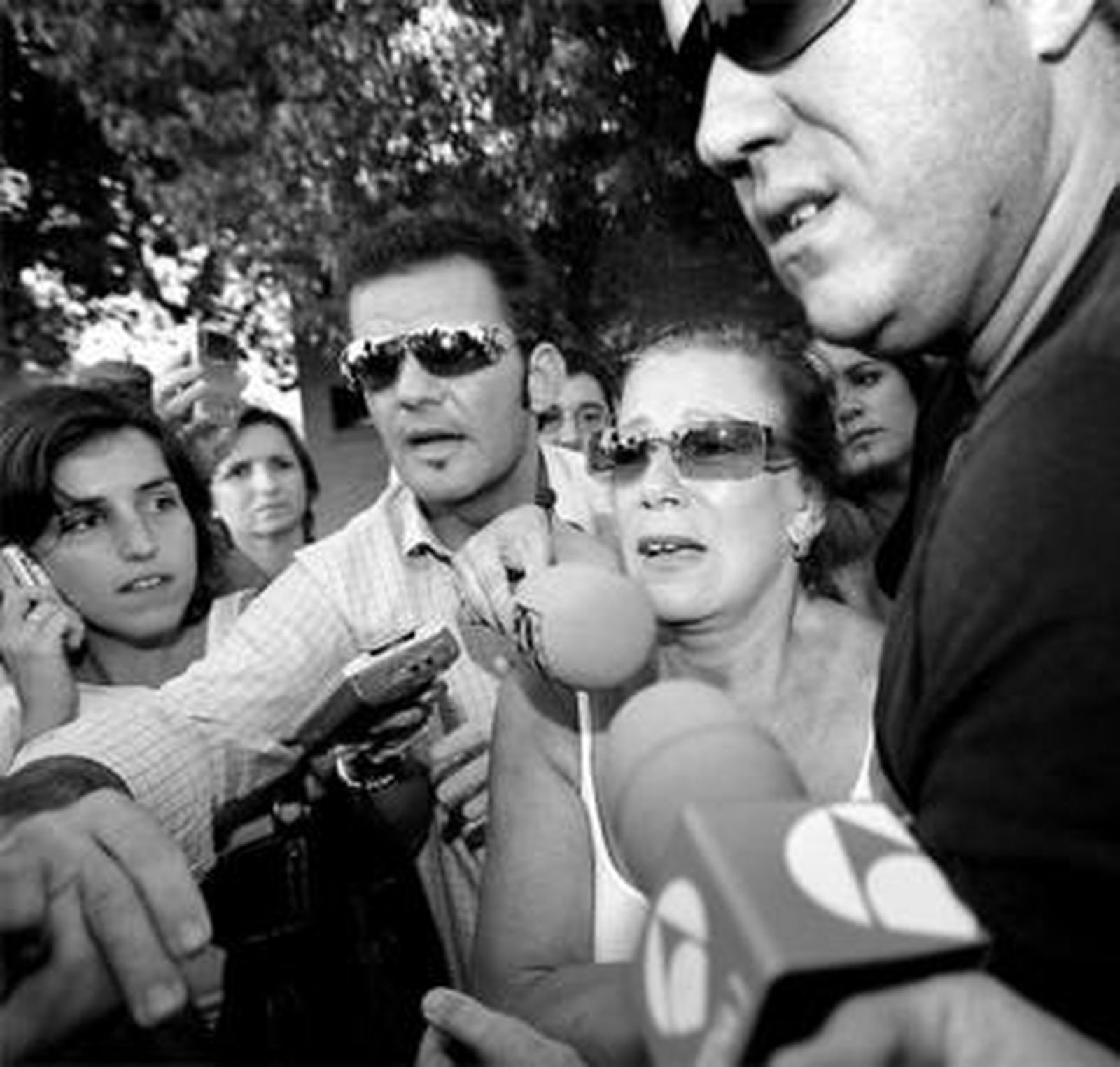 La ex alcaldesa de Marbella a su salida de la cárcel en septiembre de 2006.