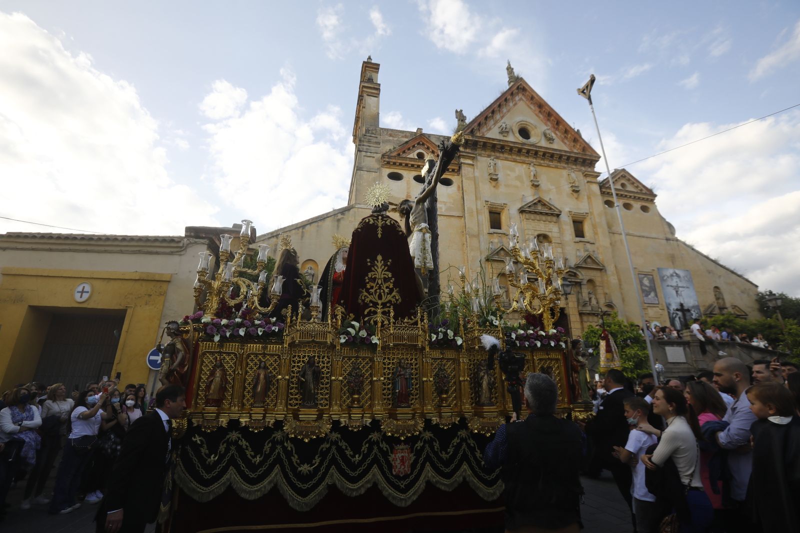 Jueves Santo en Córdoba: La procesión del Cristo de Gracia, en imágenes