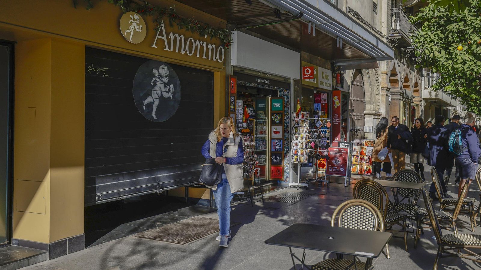 Veladores y otros obstáculos justo enfrente de la Catedral.