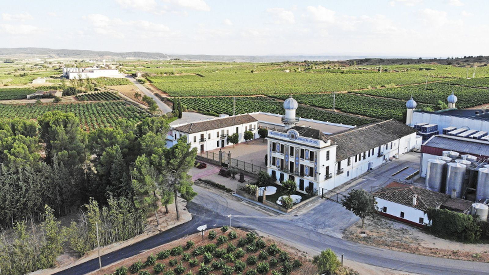 Instalaciones de las Bodegas Torre Oria.