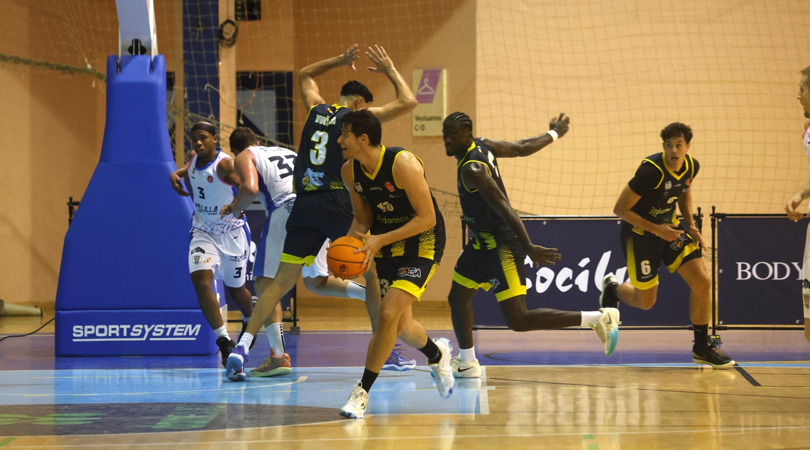 Las fotos del Udea Algeciras - Baloncesto Melilla de la Segunda FEB