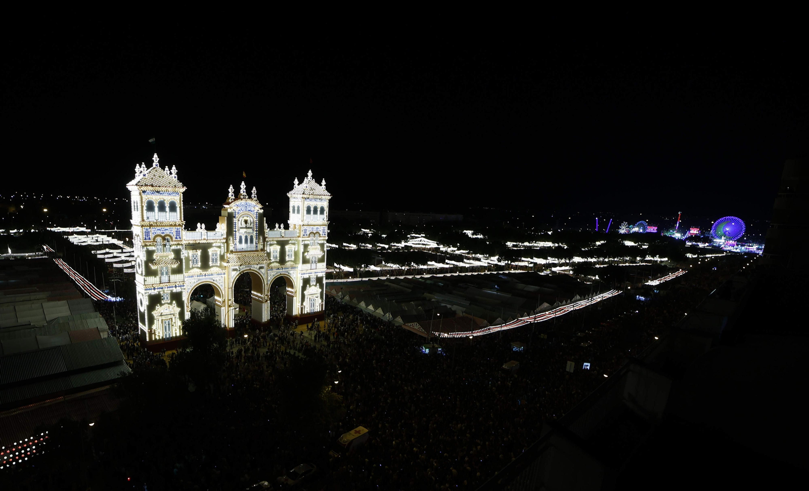 El real de la Feria iluminado 2022.