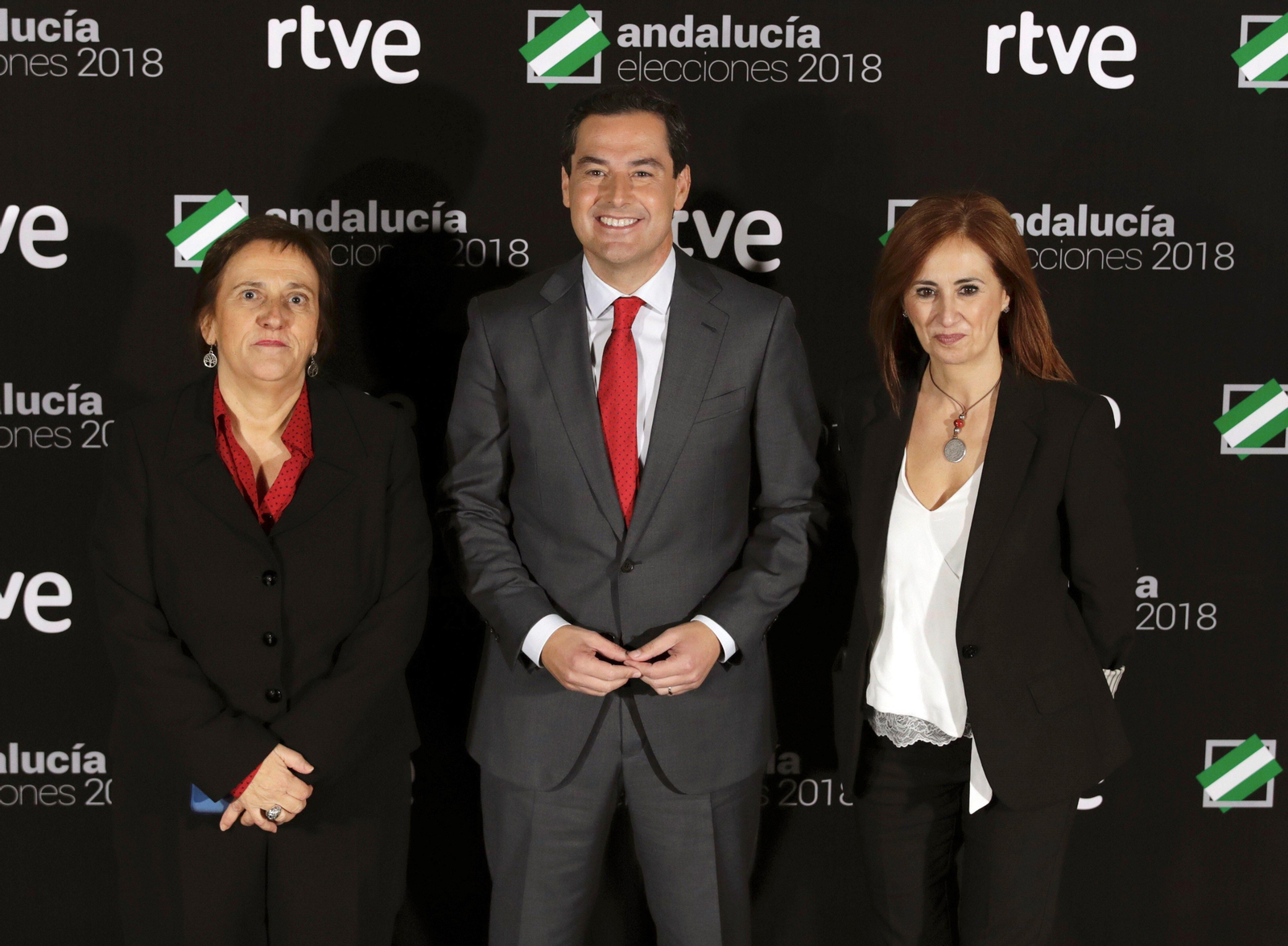 Llegada de Juanma Moreno a la sede de RTVE en Sevilla.