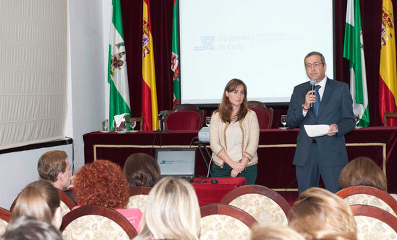 Profesionales y estudiantes de Trabajo Social participan en una jornada sobre drogodependencia