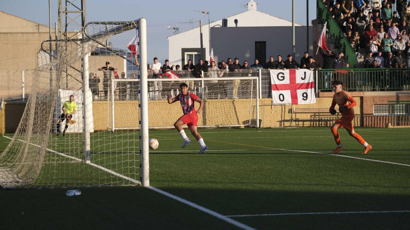Rachad anota el primer gol de la tarde Rachad anota el primer gol de la tarde