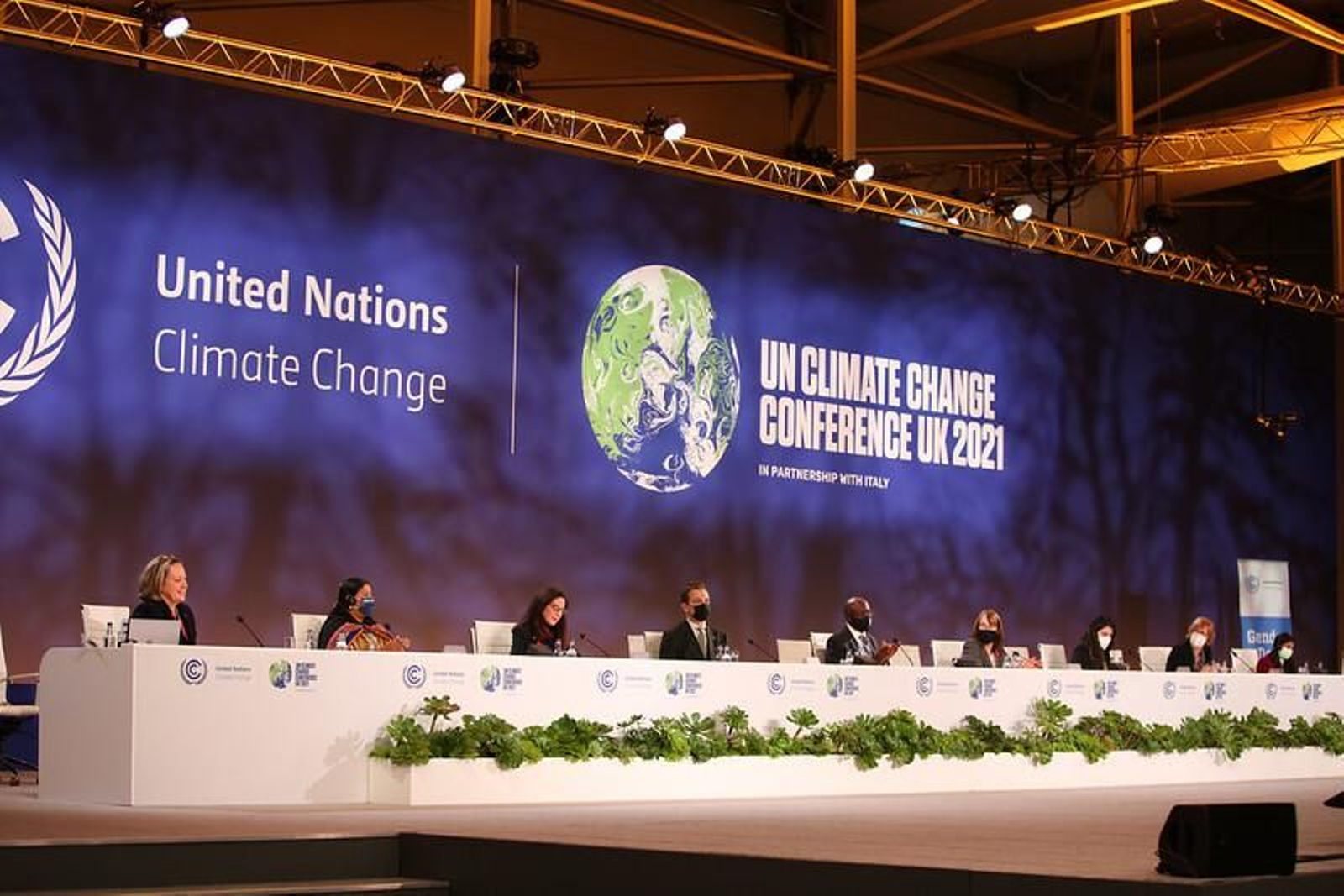 6 fabricantes y unos 30 países apuestan por eliminar los vehículos de combustión antes de 2040