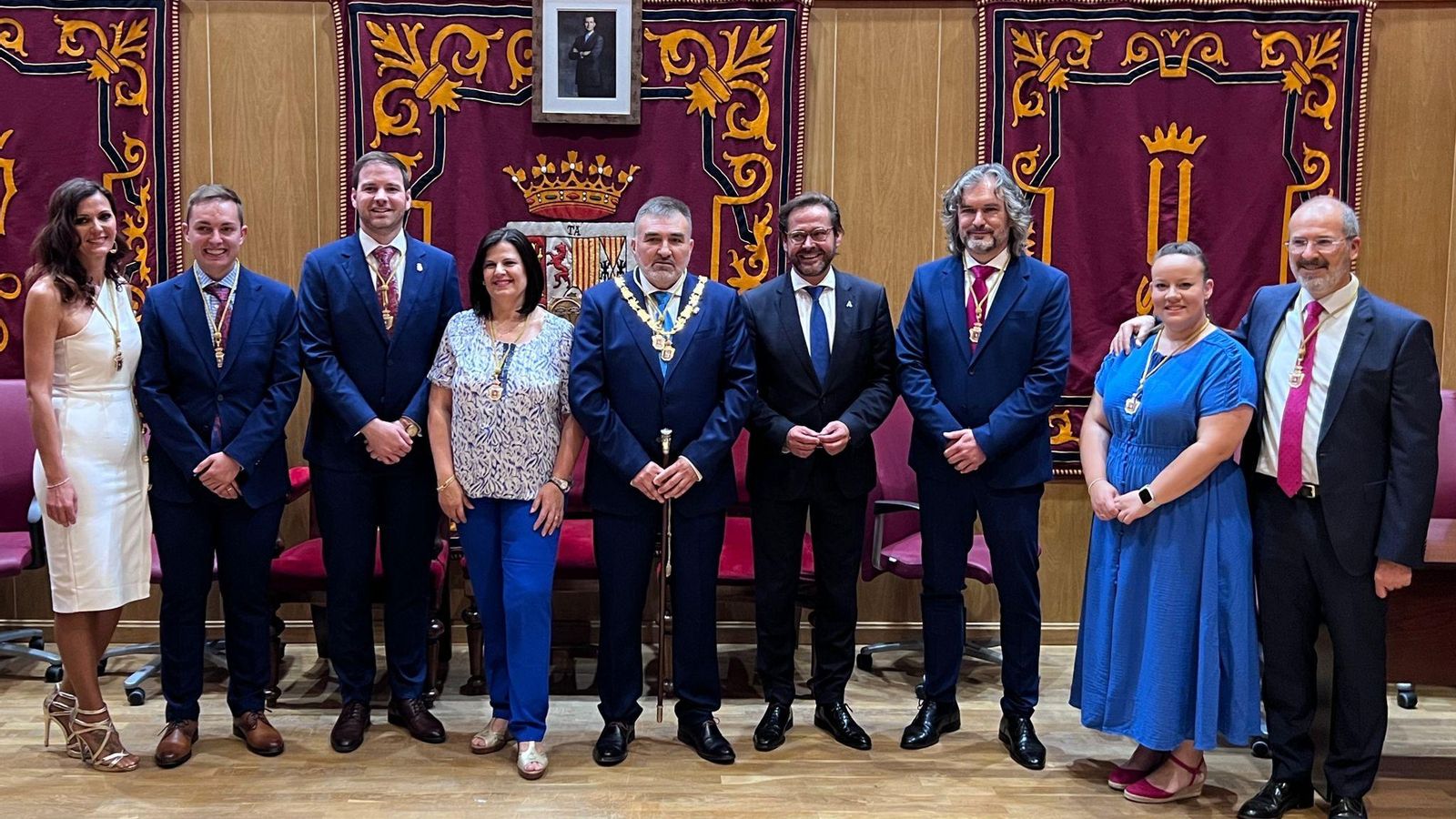 Cobo junto al resto de corporativos y el delegado de la Junta en Granada, Antonio Granados.