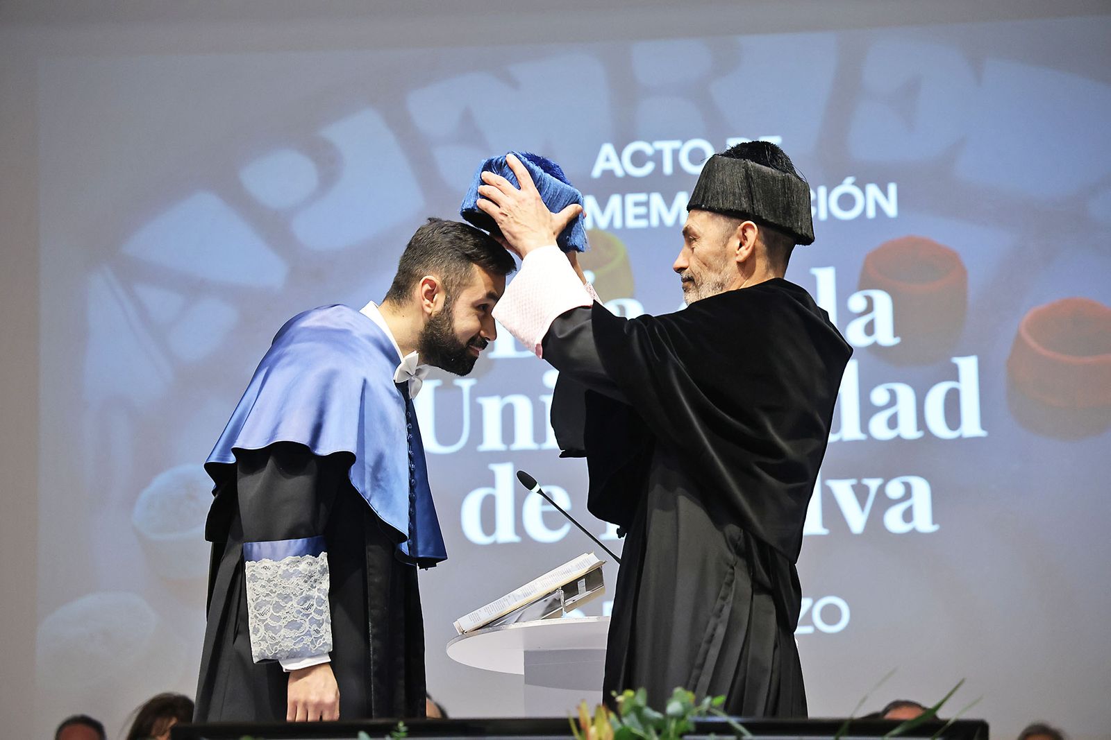 Fotografías de la investidura de los nuevos doctores y doctoras en el acto del 3 de marzo de la universidad de Huelva