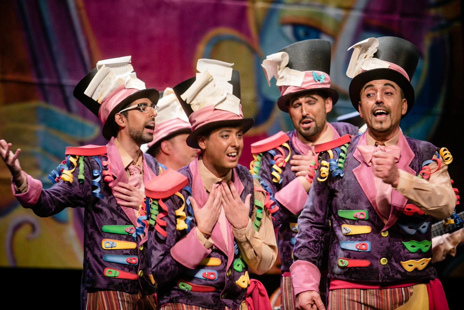 La comparsa cordobesa "faroleros" durante su actuación.